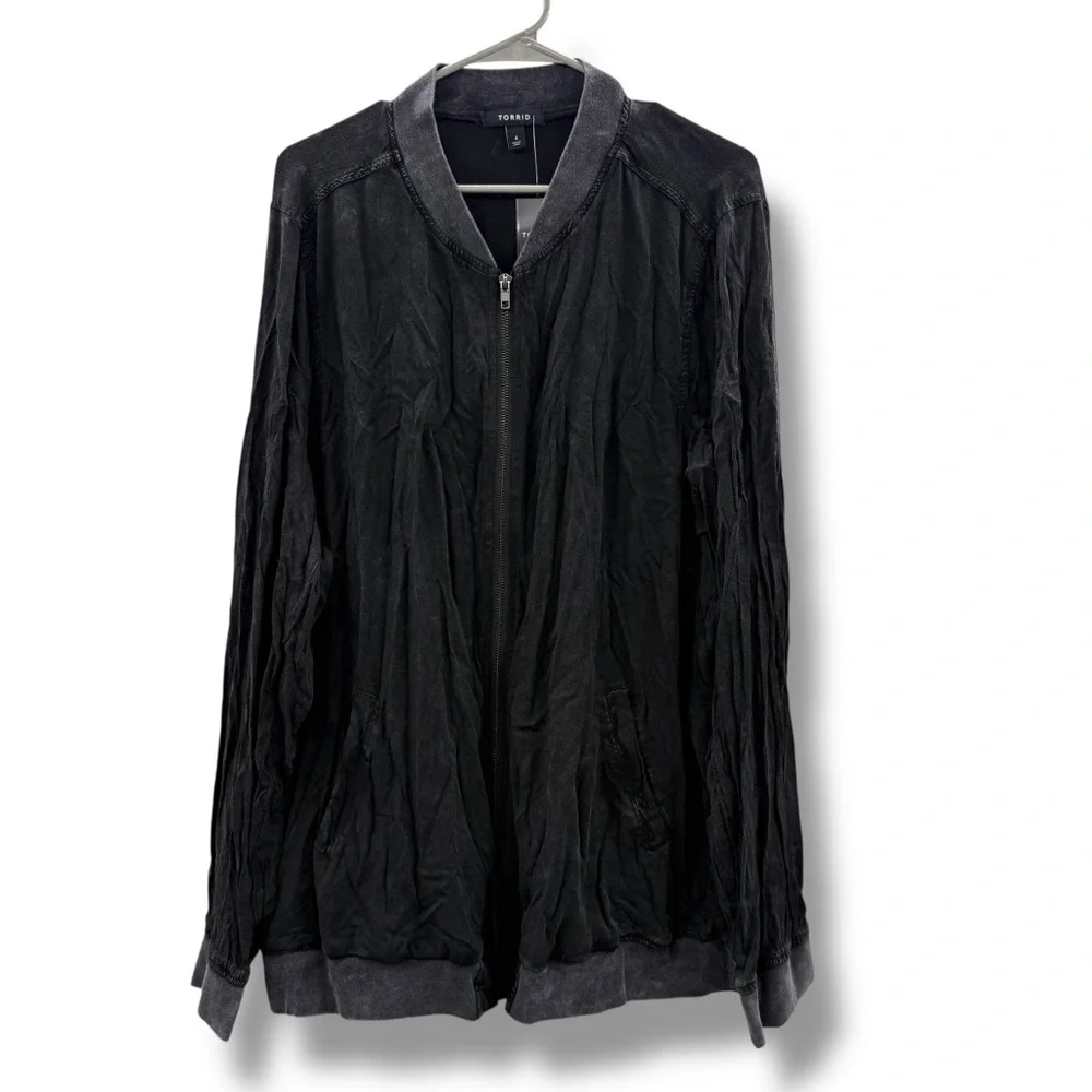 Torrid NWT Chills Bomber Jacket‎ Women’s Size 4X Black Wash Long Sleeve Full Zip